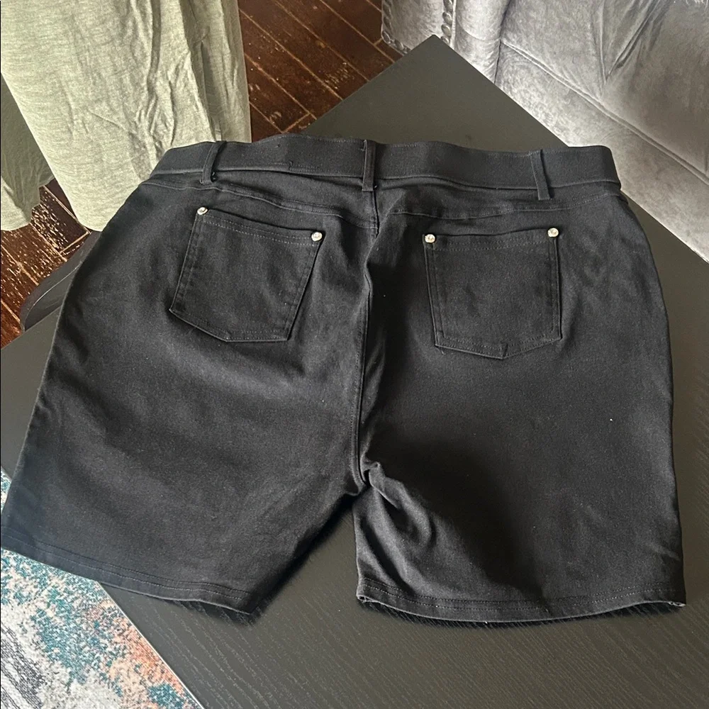 Thrill Black Women's Cargo Shorts w/ faux front pockets. - Picture 2 of 9